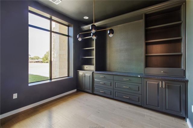 4558 Hicks Lane, Bryan, TX 77845