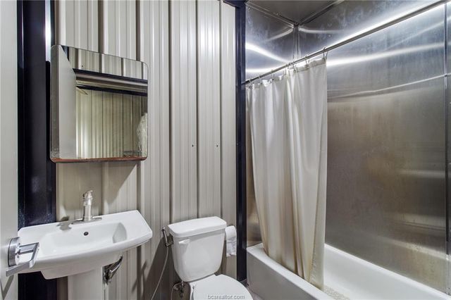 4558 Hicks Lane, Bryan, TX 77845