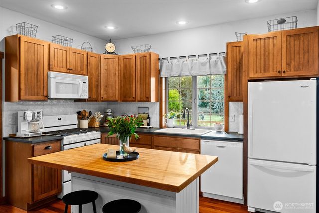 8733 Johnson Point Road NE, Olympia, WA 98516