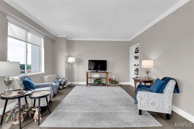 900 S Hanley Road 15B, Clayton, MO 63105
