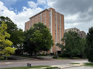 900 S Hanley Road 15B, Clayton, MO 63105