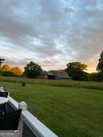 1502 Smithfield Lane, Young Harris, GA 30582