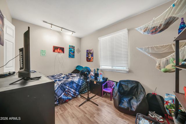 5703 N 43RD Drive, Glendale, AZ 85301