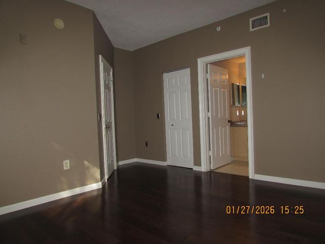 350 Crestwood Circle 302, Royal Palm Beach, FL 33411