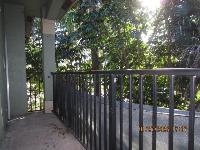 350 Crestwood Circle 302, Royal Palm Beach, FL 33411