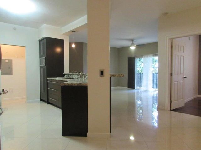 350 Crestwood Circle 302, Royal Palm Beach, FL 33411