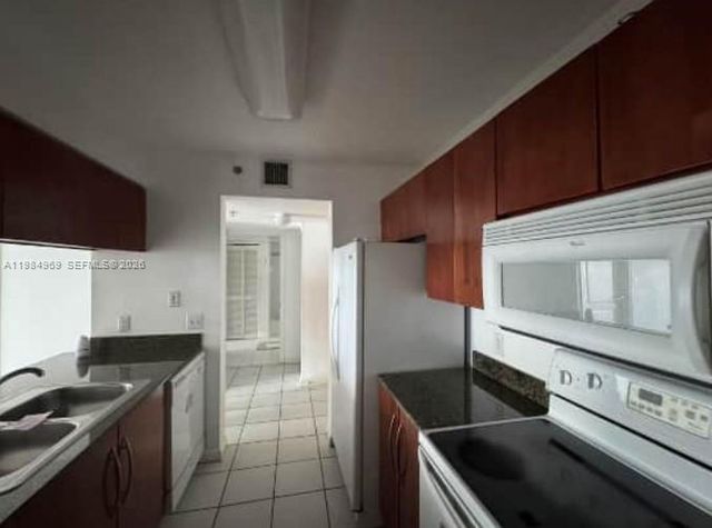 1200 Brickell Bay Dr 2618, Miami, FL 33131