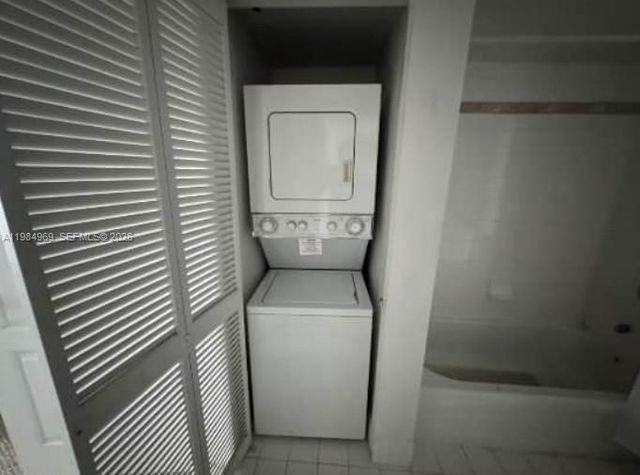 1200 Brickell Bay Dr 2618, Miami, FL 33131