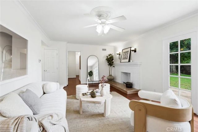 7038 Delco, Winnetka, CA 91306