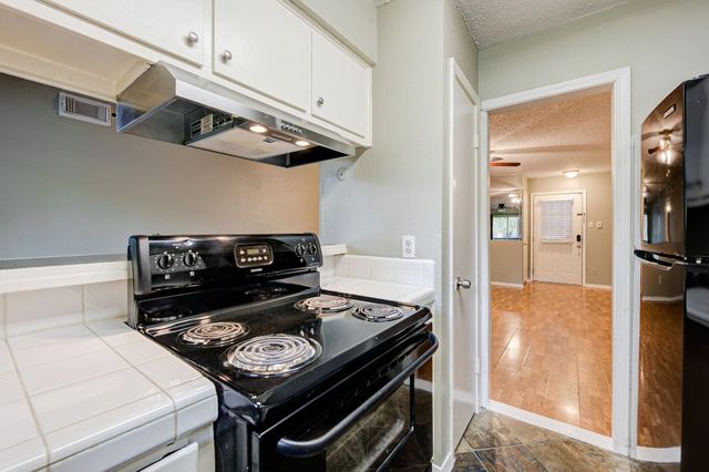 8229 Kingsbrook Road 229, Houston, TX 77024