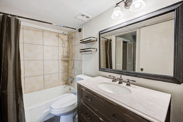 8229 Kingsbrook Road 229, Houston, TX 77024