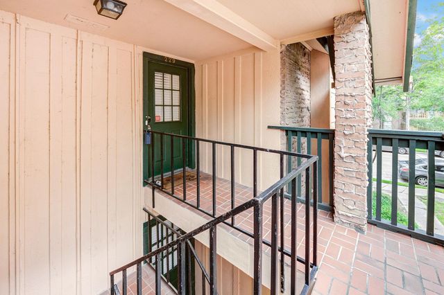 8229 Kingsbrook Road 229, Houston, TX 77024