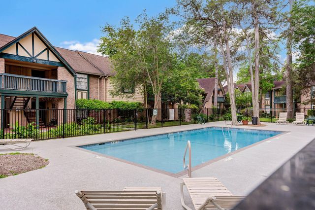 8229 Kingsbrook Road 229, Houston, TX 77024
