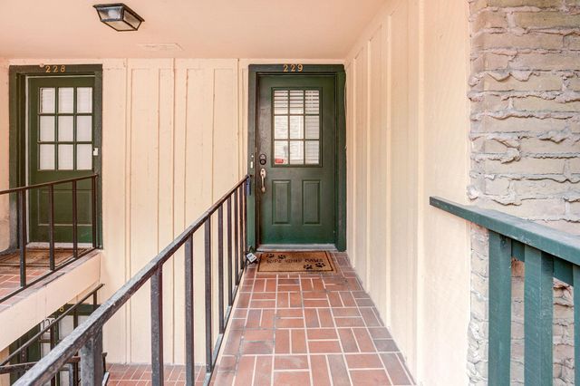 8229 Kingsbrook Road 229, Houston, TX 77024