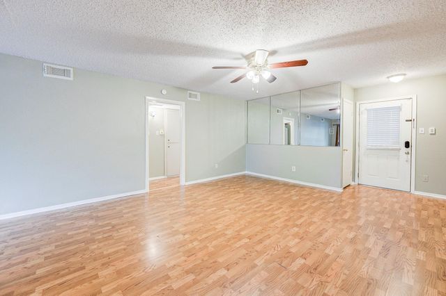 8229 Kingsbrook Road 229, Houston, TX 77024