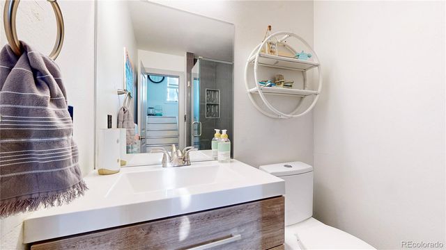 4109 S Evanston Circle B, Aurora, CO 80014