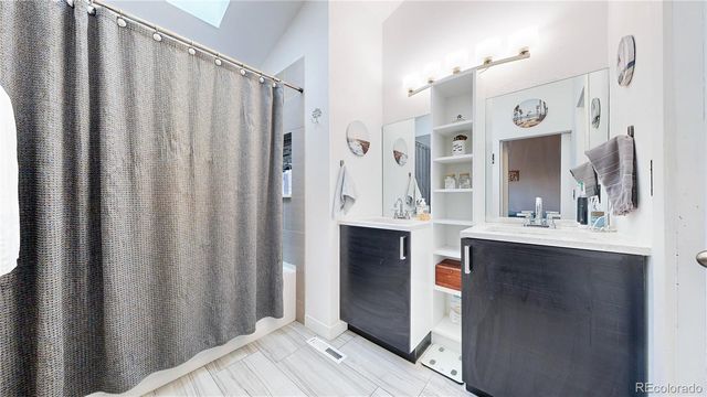 4109 S Evanston Circle B, Aurora, CO 80014