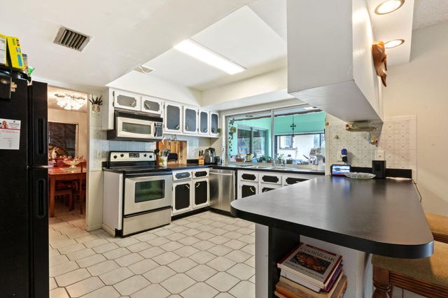 6241 SW 14th Street, Plantation, FL 33317