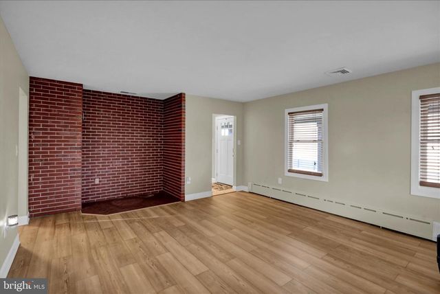 303 GATES RD, Hershey, PA 17033