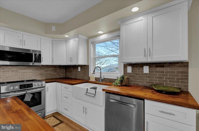 303 GATES RD, Hershey, PA 17033