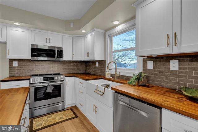 303 GATES RD, Hershey, PA 17033