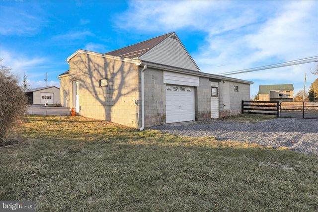 303 GATES RD, Hershey, PA 17033