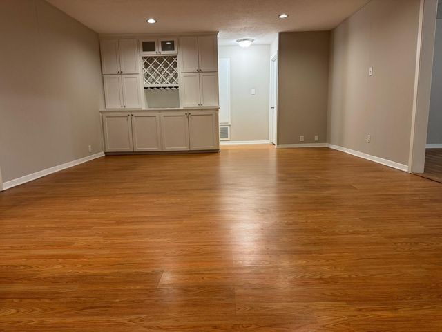 7622 Richmond Avenue, Houston, TX 77063