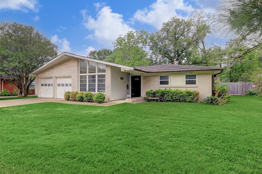 7622 Richmond Avenue, Houston, TX 77063