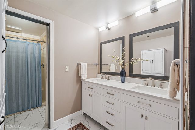 507 E Locust Street 210, Des Moines, IA 50309