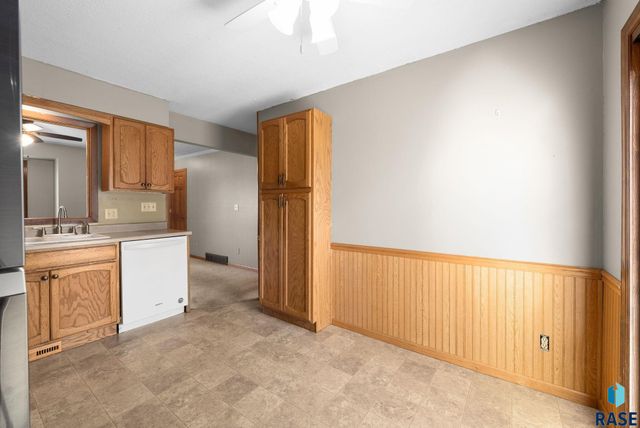 6305 W 58th St Street, Sioux Falls, SD 57106