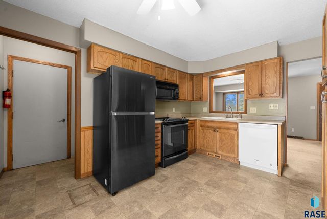 6305 W 58th St Street, Sioux Falls, SD 57106