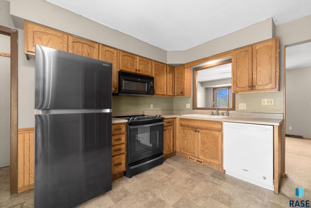 6305 W 58th St Street, Sioux Falls, SD 57106