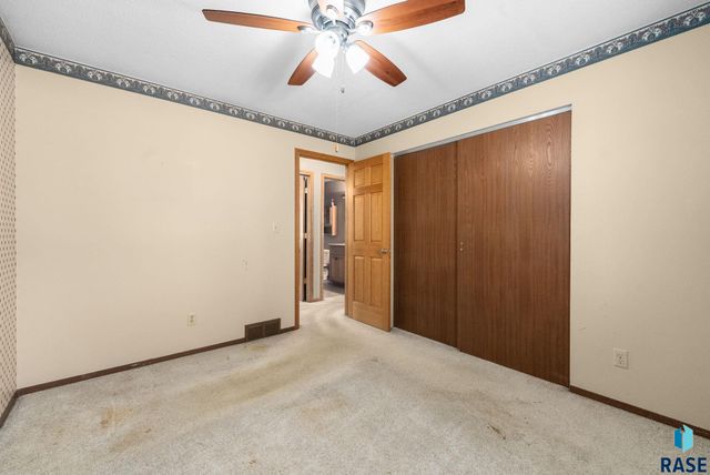 6305 W 58th St Street, Sioux Falls, SD 57106