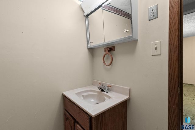 6305 W 58th St Street, Sioux Falls, SD 57106