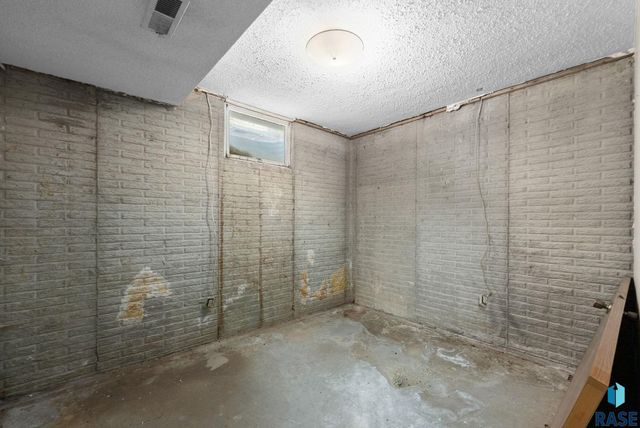 6305 W 58th St Street, Sioux Falls, SD 57106