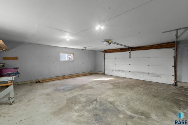 6305 W 58th St Street, Sioux Falls, SD 57106