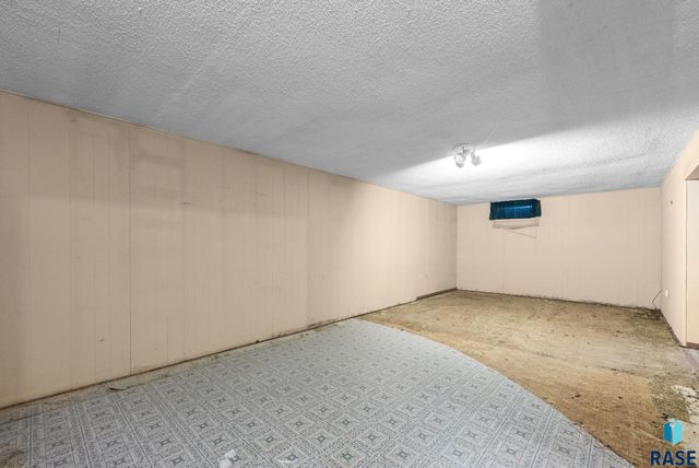 6305 W 58th St Street, Sioux Falls, SD 57106