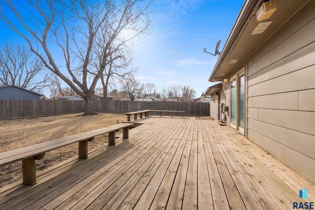 6305 W 58th St Street, Sioux Falls, SD 57106