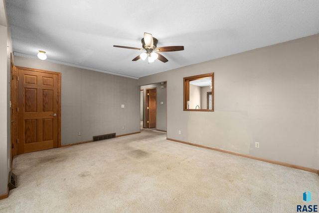 6305 W 58th St Street, Sioux Falls, SD 57106