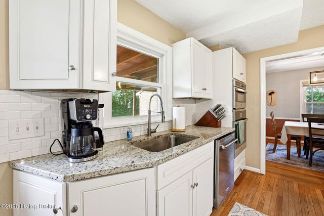 9805 Lanesboro Way, Louisville, KY 40242