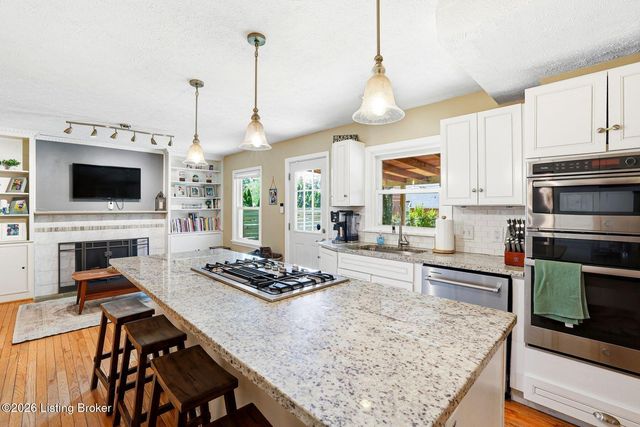 9805 Lanesboro Way, Louisville, KY 40242