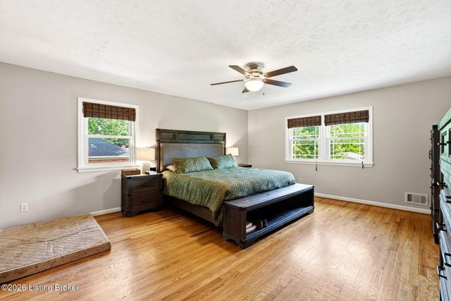 9805 Lanesboro Way, Louisville, KY 40242