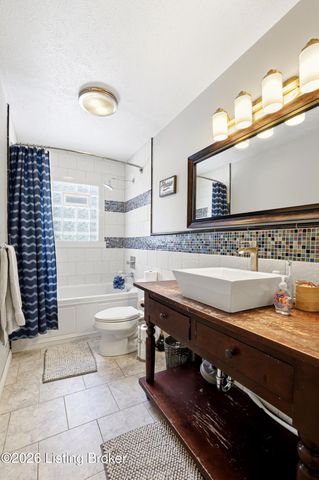 9805 Lanesboro Way, Louisville, KY 40242