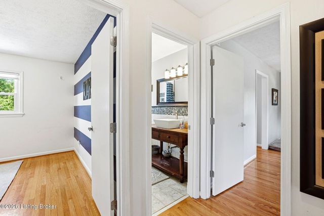9805 Lanesboro Way, Louisville, KY 40242
