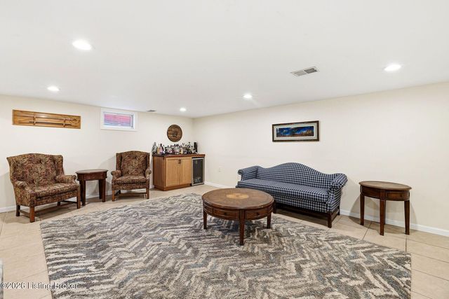 9805 Lanesboro Way, Louisville, KY 40242