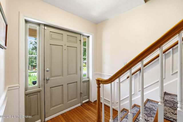 9805 Lanesboro Way, Louisville, KY 40242
