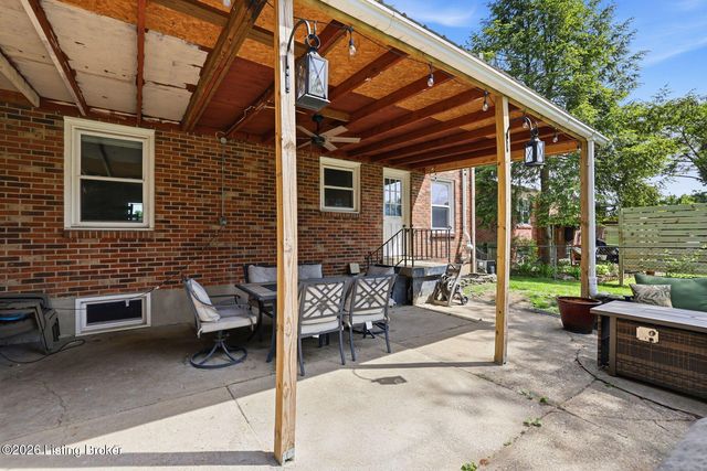 9805 Lanesboro Way, Louisville, KY 40242