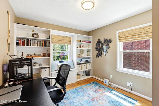 9805 Lanesboro Way, Louisville, KY 40242
