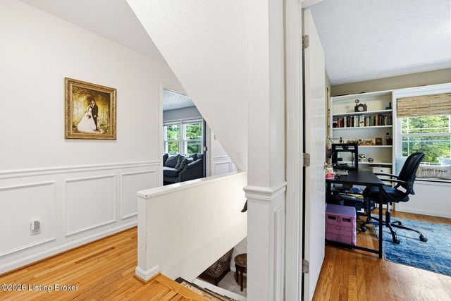 9805 Lanesboro Way, Louisville, KY 40242
