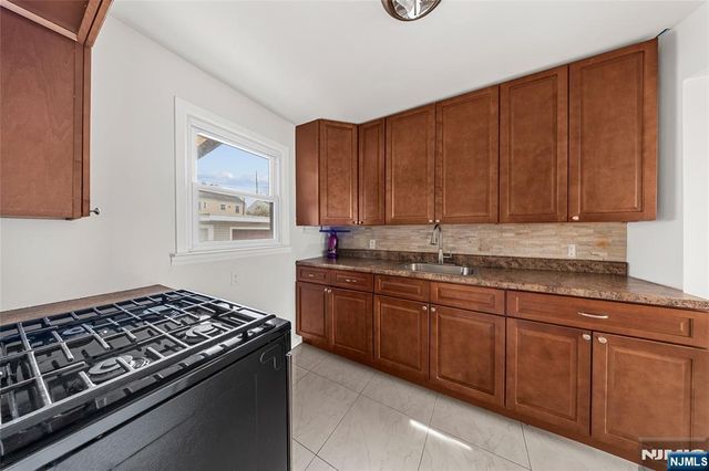 35 7th Avenue, Passaic, NJ 07055